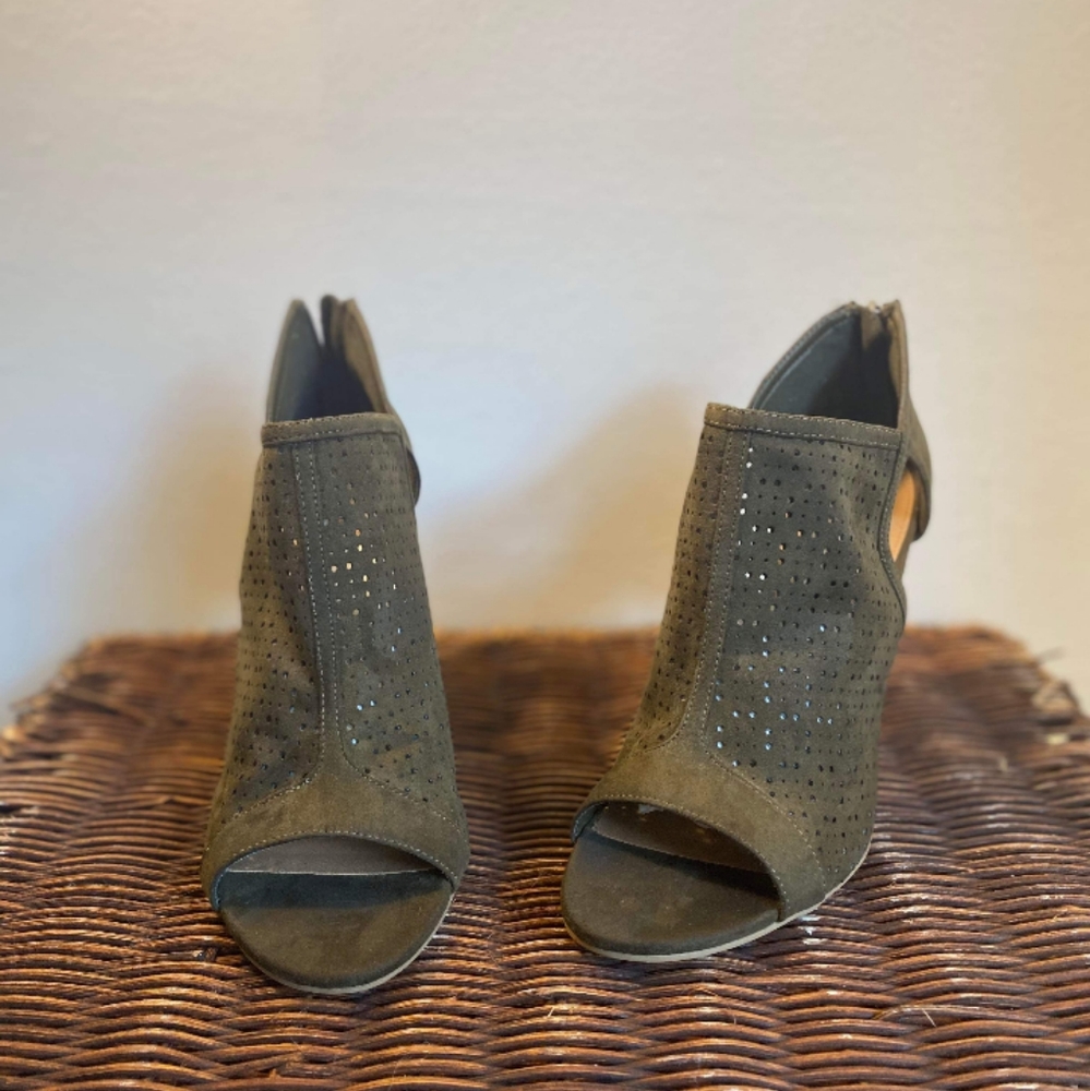 Christian Siriano Women's Open Toe stilettos LIKE NEW - Picture 2 of 5